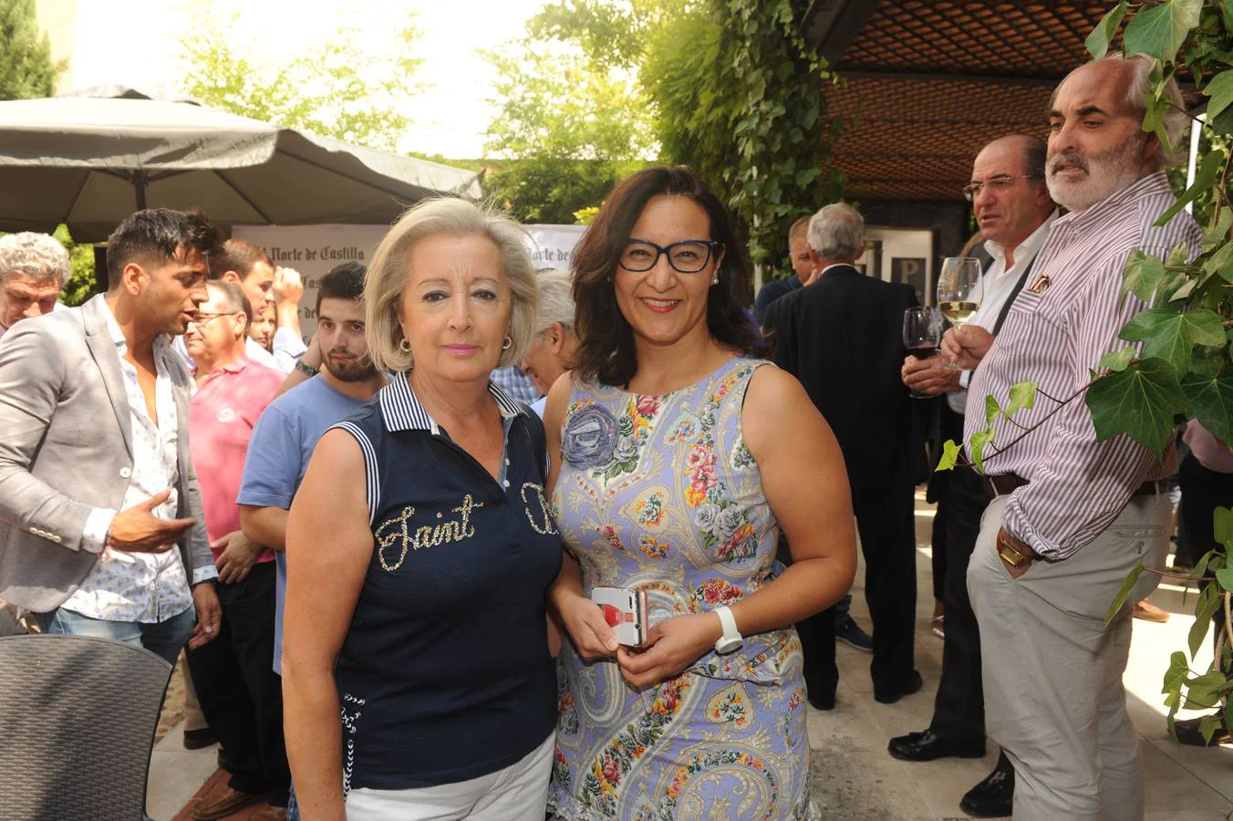 Carmen Salas e Inés Salas, Bodegas Hijos de Félix Salas.