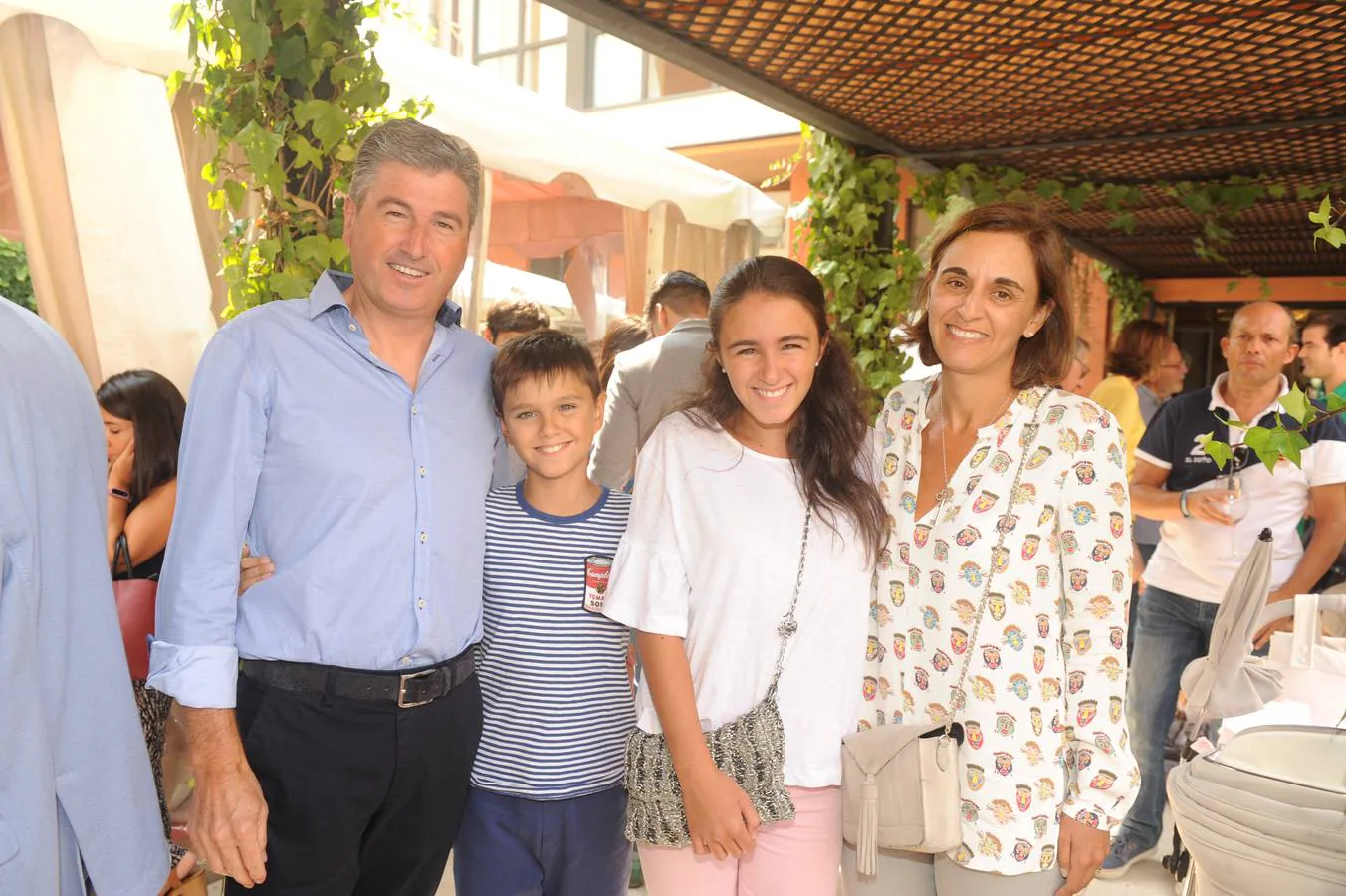José Manuel Pérez (Viña Pedrosa) con Mauro, Manuela y Silvia Ortega.