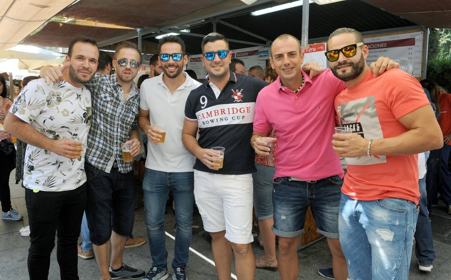 Ambiente en las casetas de la Feria de Día