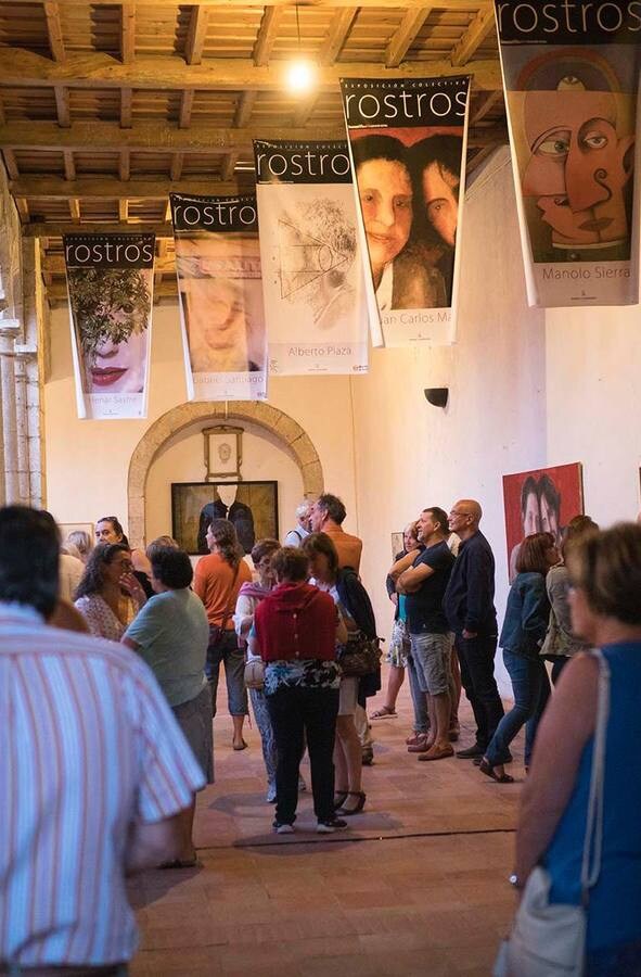 La exposición permanecerá abierta en el claustro de la iglesia de El Salvador los cuatro fines de semana de septiembre