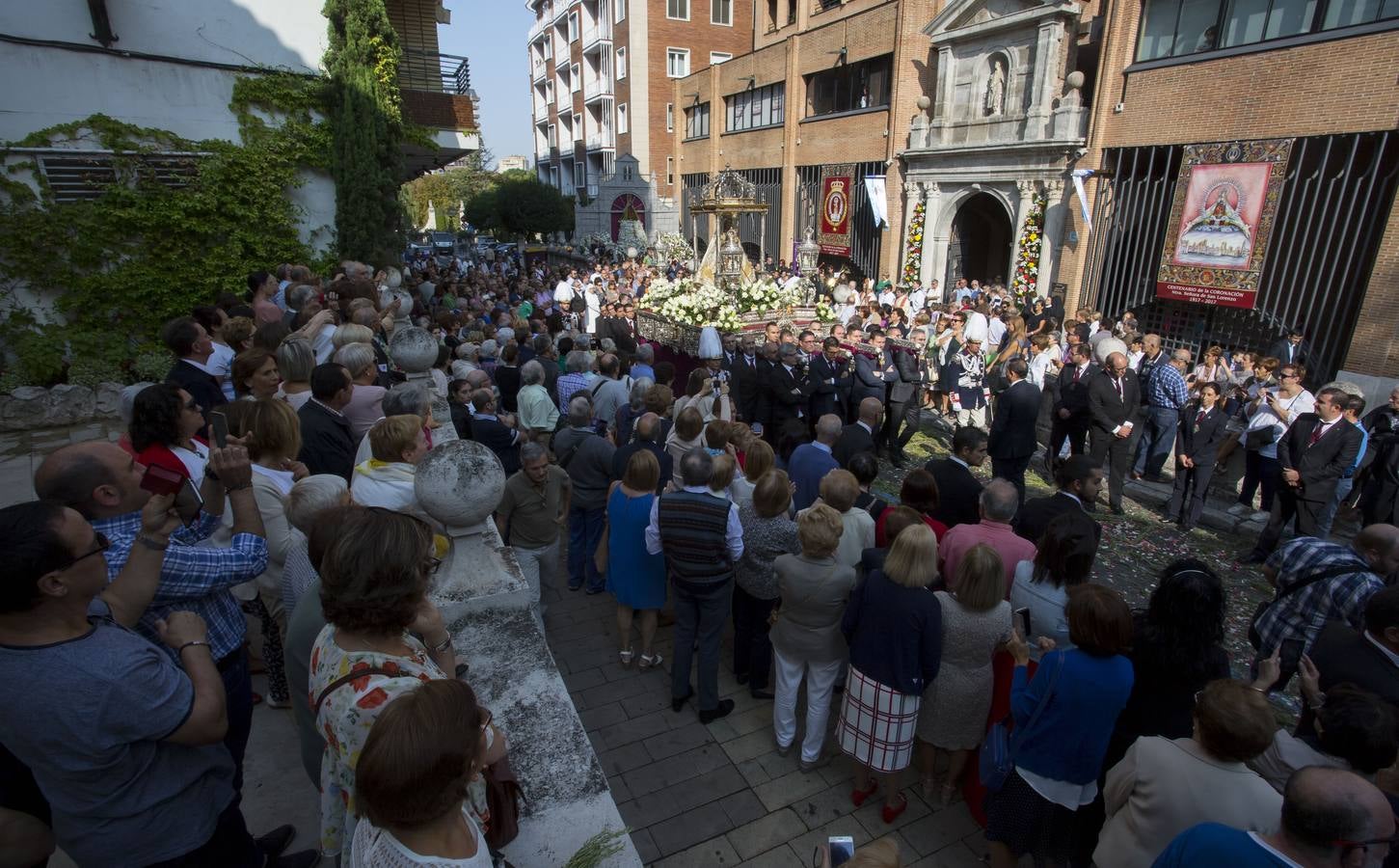 El obispo auxiliar, Luis Argüello, ofició la eucaristía en honor de la patrona