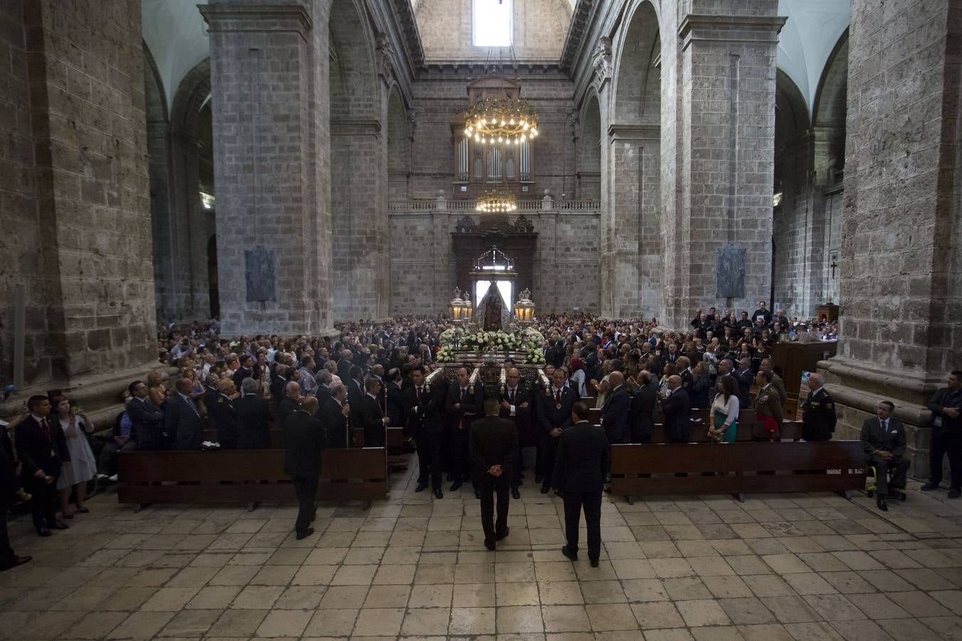 El obispo auxiliar, Luis Argüello, ofició la eucaristía en honor de la patrona