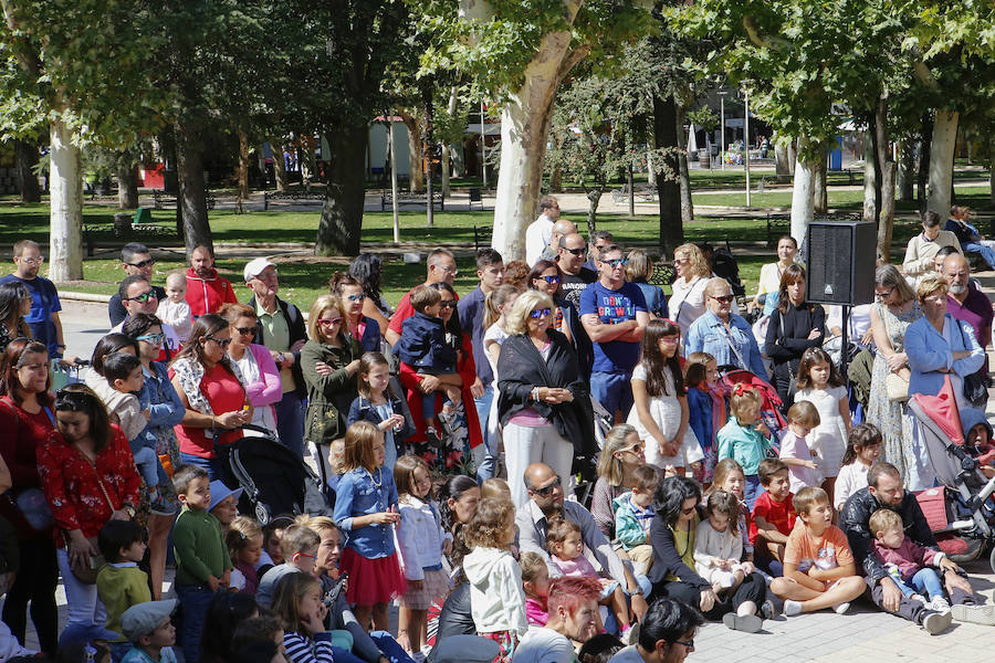 Salamanca disfruta de sus fiestas con pasacalles y del concierto de Antonio Orozco