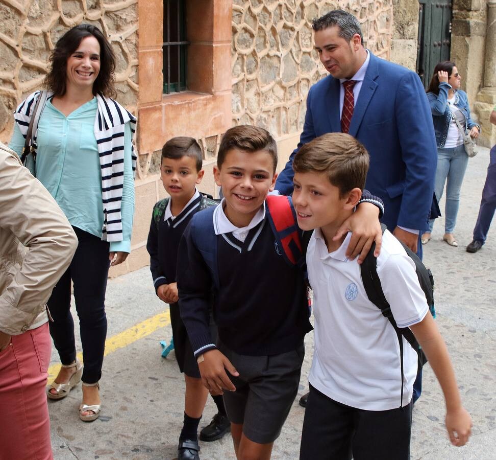 Primer día de clase para los alumnos de primaria de Segovia