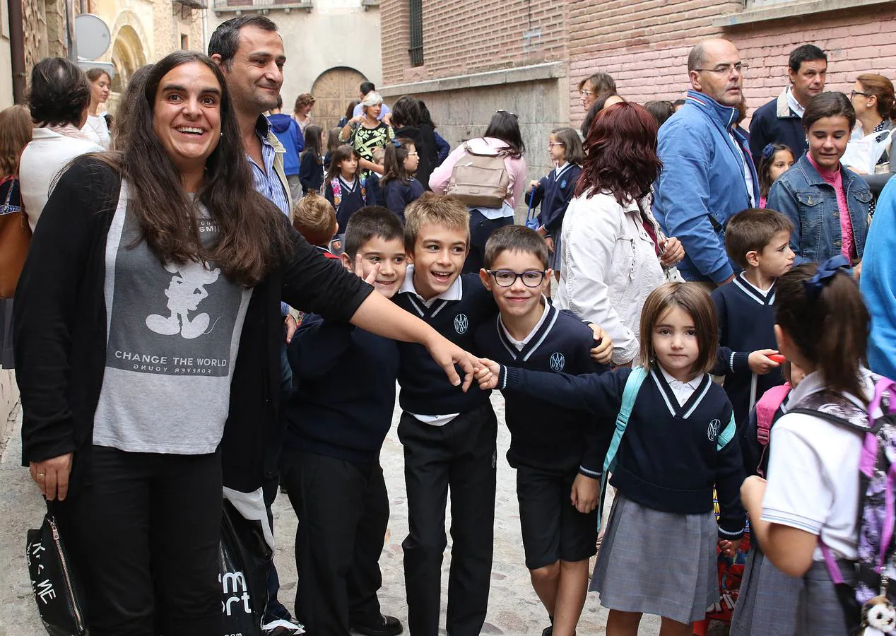 Primer día de clase para los alumnos de primaria de Segovia