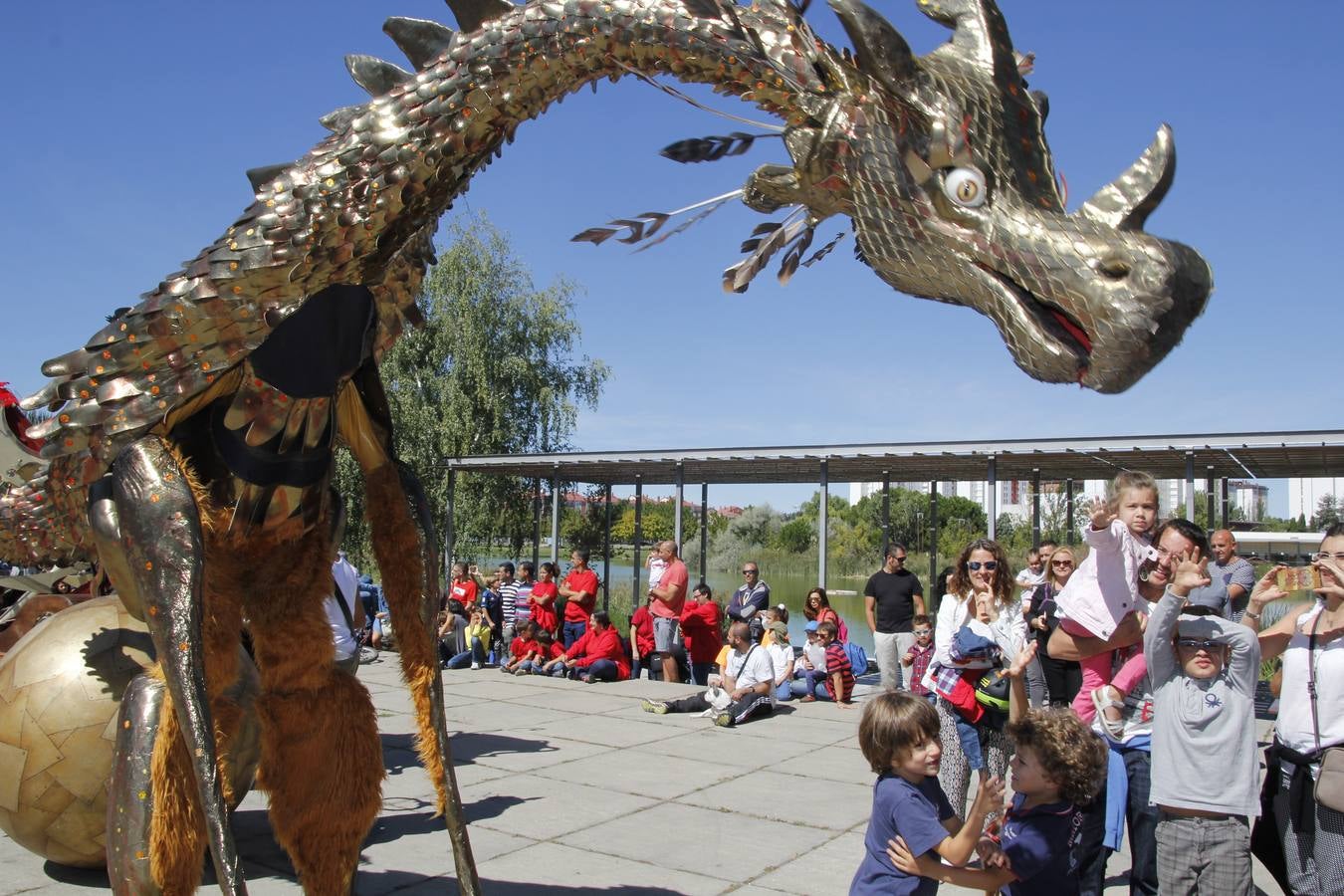 La Compañía Tiritirantes cautivó a cientos de familias con su espectáculo 'Ulterior, el Viaje'