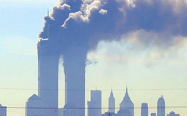 Las Torres Gemelas, convertidas en dos grandes chimeneas.