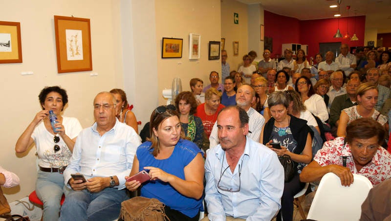 La librería Ateneo se quedó pequeña para escuchar al exministro socialista hablar de su último libro sobre el conflicto catalán ‘Escucha Cataluña. Escucha España’ 