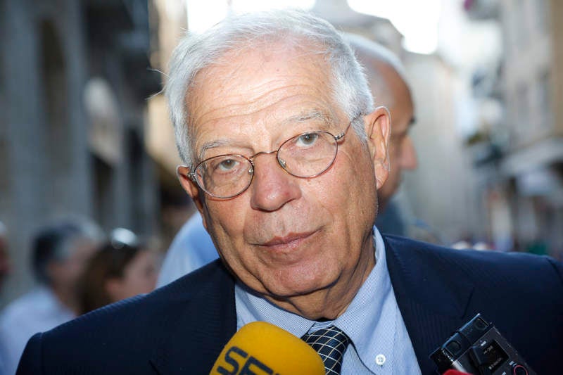 La librería Ateneo se quedó pequeña para escuchar al exministro socialista hablar de su último libro sobre el conflicto catalán ‘Escucha Cataluña. Escucha España’ 