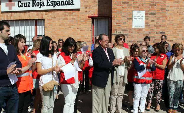 Minuto de silencio, este martes, en Cruz Roja Segovia. 