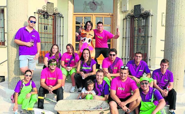 Integrantes de la peña Apañaos, organizadores del Rally Dakarretes. 