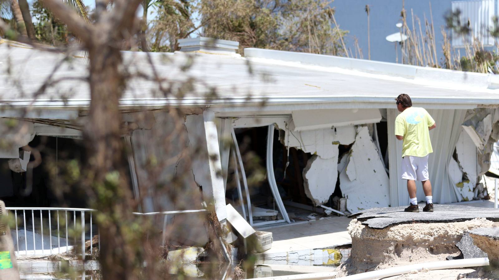 En su arrasadora trayectoria la tormenta ha dejado ya al menos medio centenar de muertos en el Caribe y Estados Unidos