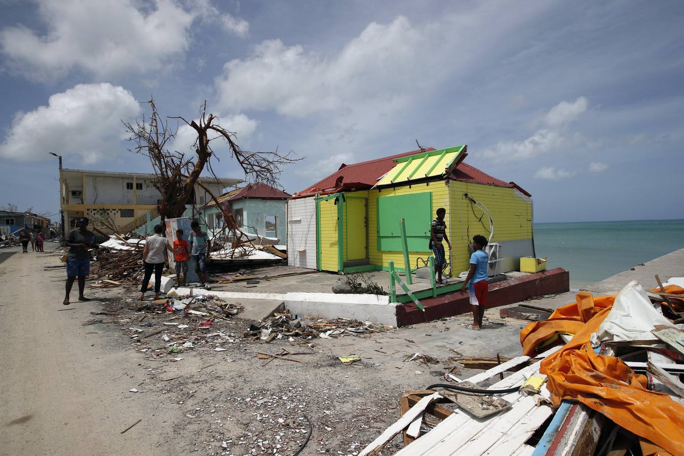 En su arrasadora trayectoria la tormenta ha dejado ya al menos medio centenar de muertos en el Caribe y Estados Unidos