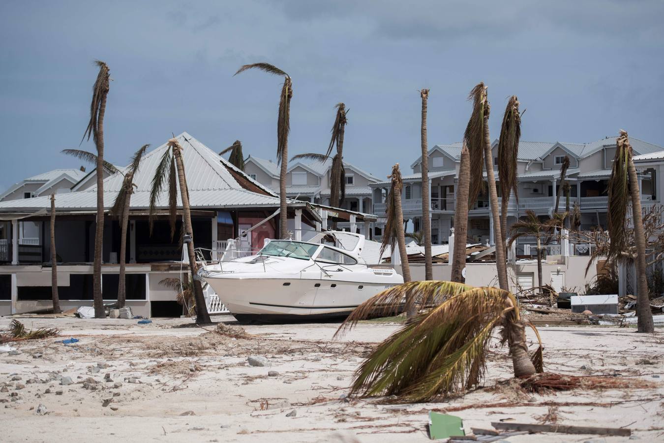 En su arrasadora trayectoria la tormenta ha dejado ya al menos medio centenar de muertos en el Caribe y Estados Unidos