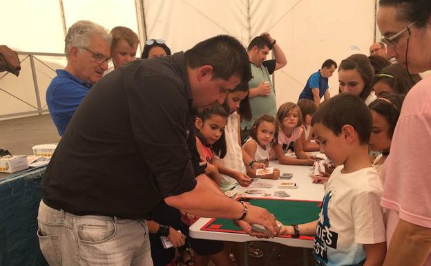 participantes en el Taller de 'Mago por un día con el ilusionista Merlín siglo XXI'