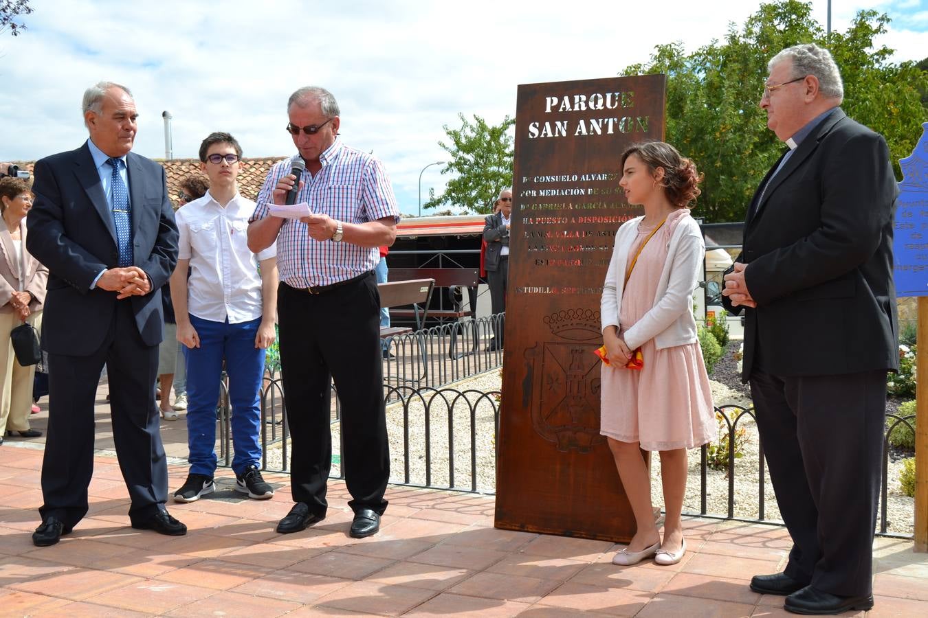 El Ayuntamiento ha aprovechado el arranque del programa festivo para inaugurar el parque San Antón