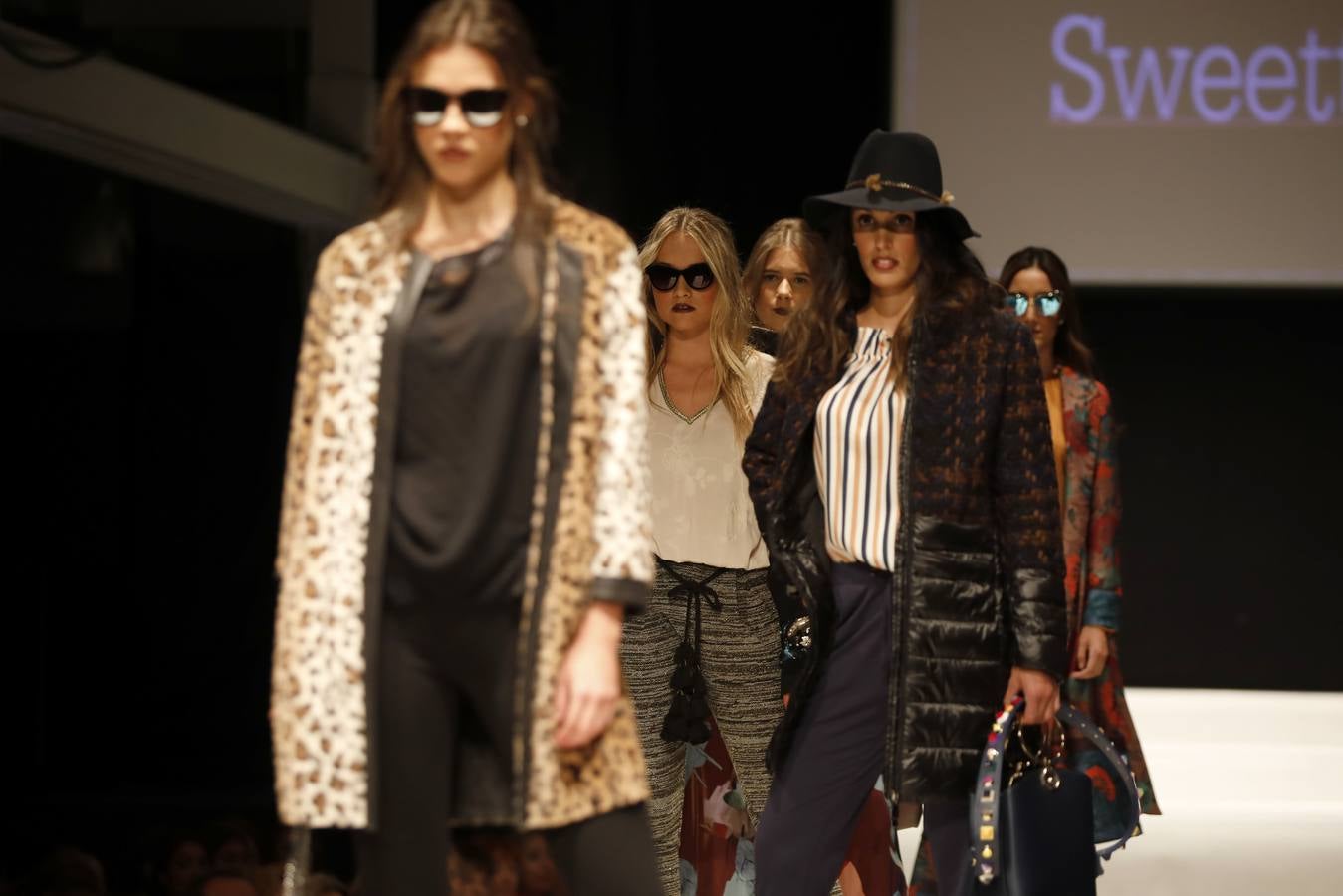 El desfile ha sido organizado por la Agrupación Vallisoletana de Comercio (Avadeco) en en LAVA para impulsar las colecciones de otoño e invierno