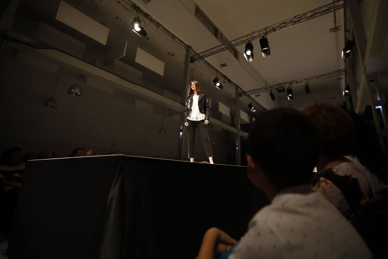 El desfile ha sido organizado por la Agrupación Vallisoletana de Comercio (Avadeco) en en LAVA para impulsar las colecciones de otoño e invierno