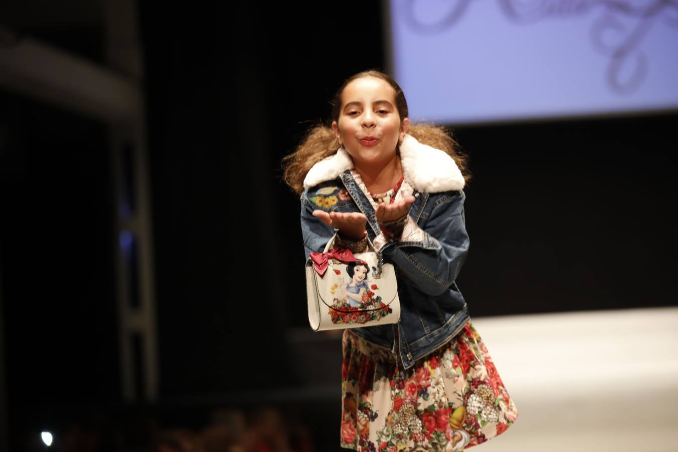 El desfile ha sido organizado por la Agrupación Vallisoletana de Comercio (Avadeco) en en LAVA para impulsar las colecciones de otoño e invierno