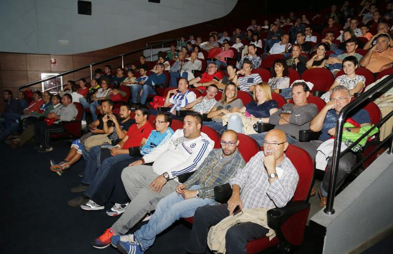 En un teatro Ortega abarrotado de chavales, el exseleccionador nacional impartió la conferencia 'Los Valores del deporte' 