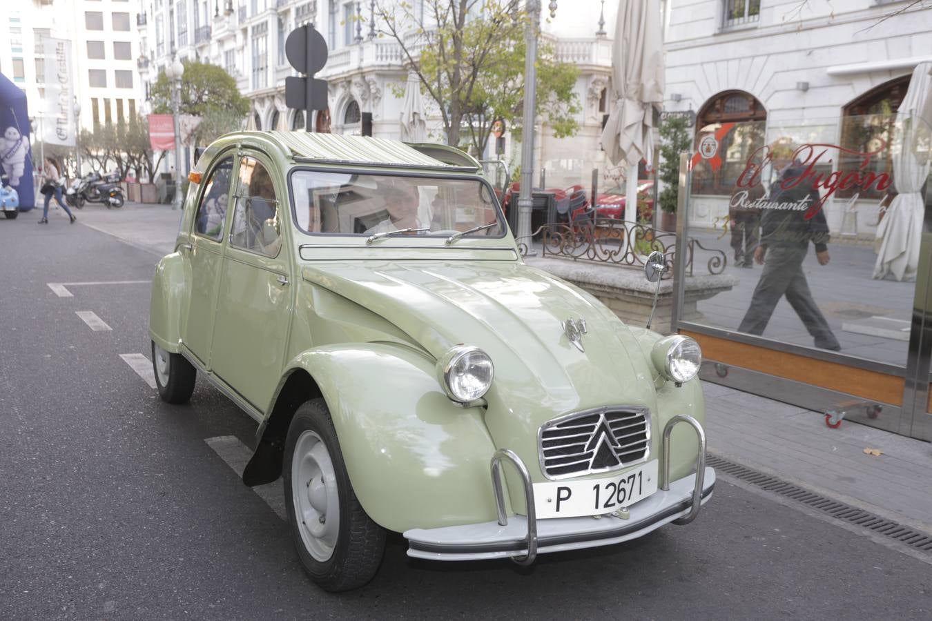 Más de 300 modelos de coches clásicos