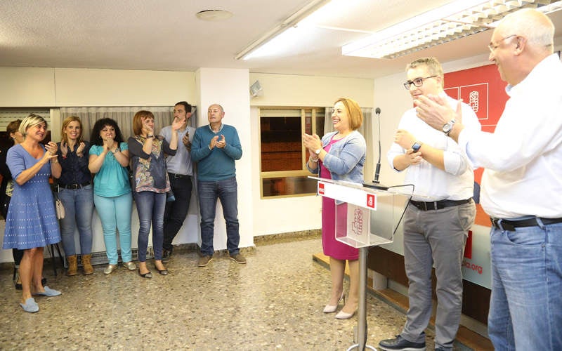 La secretaria general consigue 344 votos frente a 205 del 'sanchista' Agustín Martínez y reafirma su liderazgo en 14 de los 19 centros de votación