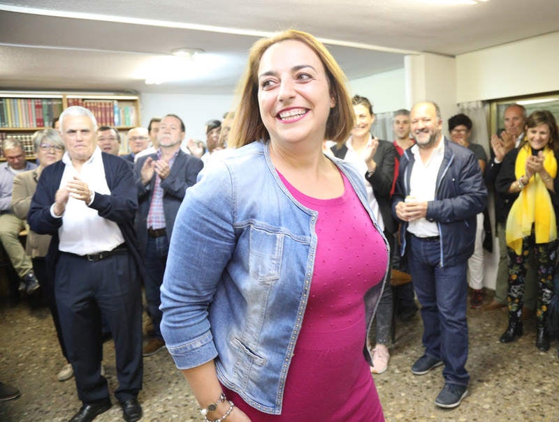 La secretaria general consigue 344 votos frente a 205 del 'sanchista' Agustín Martínez y reafirma su liderazgo en 14 de los 19 centros de votación