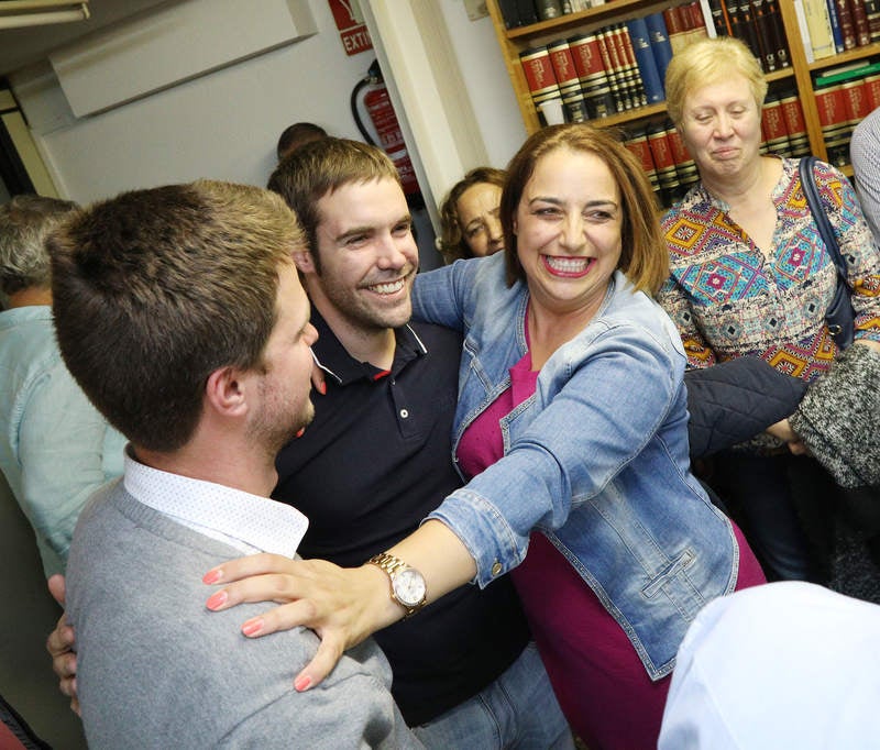 La secretaria general consigue 344 votos frente a 205 del 'sanchista' Agustín Martínez y reafirma su liderazgo en 14 de los 19 centros de votación