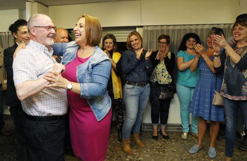 La secretaria general consigue 344 votos frente a 205 del 'sanchista' Agustín Martínez y reafirma su liderazgo en 14 de los 19 centros de votación