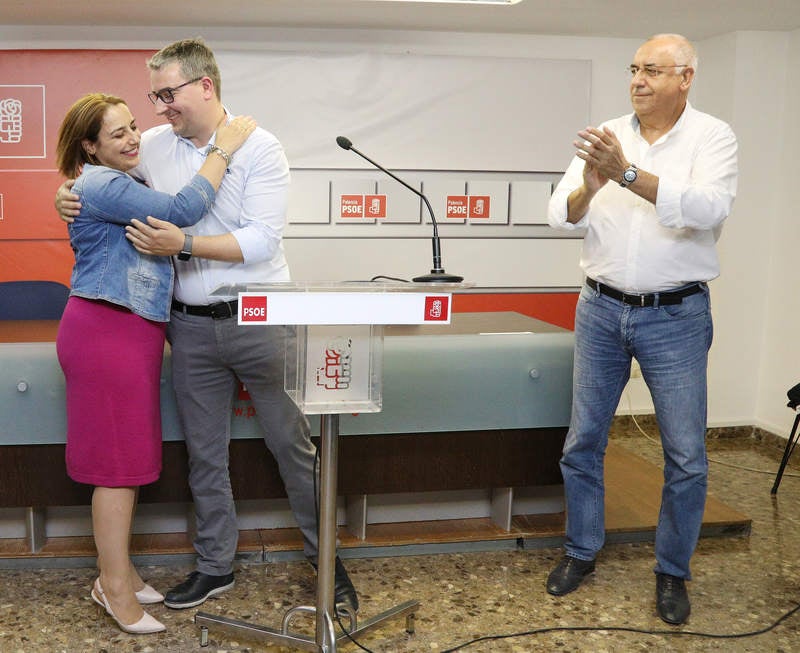 La secretaria general consigue 344 votos frente a 205 del 'sanchista' Agustín Martínez y reafirma su liderazgo en 14 de los 19 centros de votación