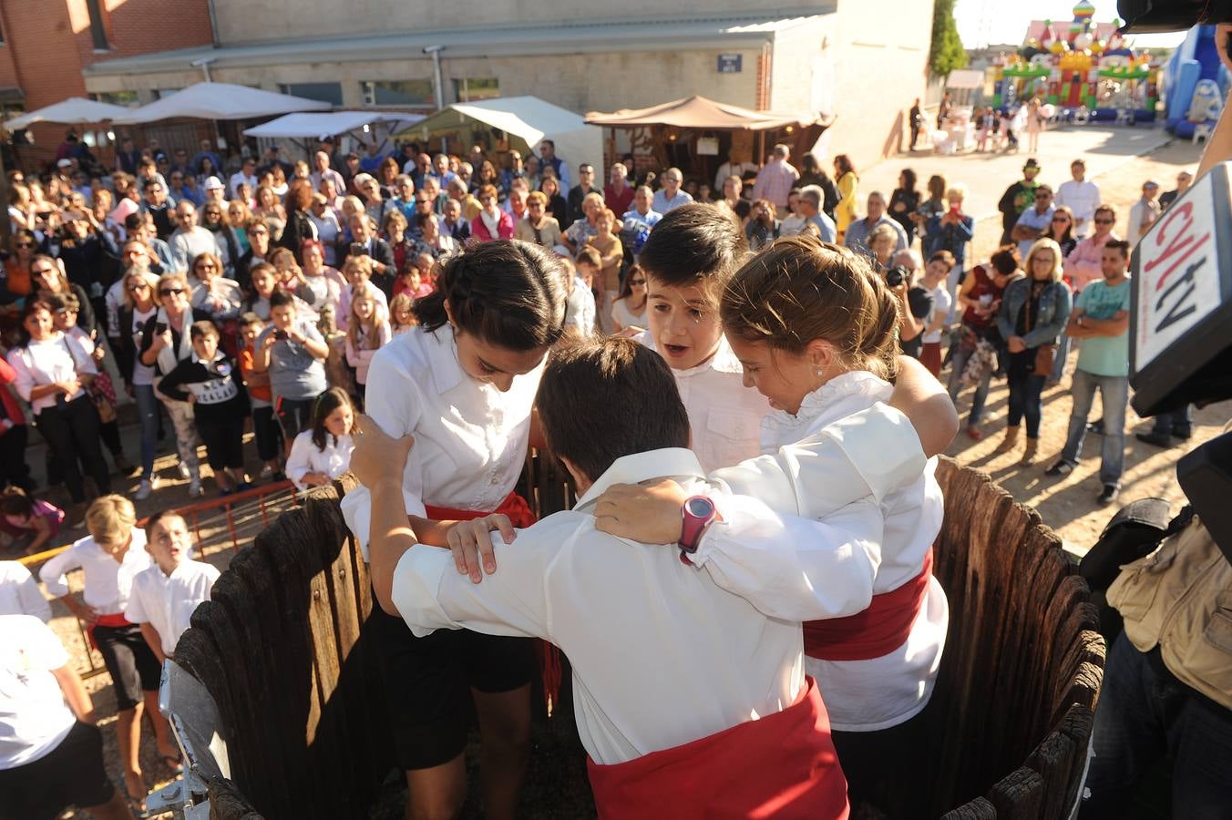 El plato fuerte del día fue el tradicional pisado de 150 kilos de uva y la posterior degustación del primer mosto de la cosecha de 2017