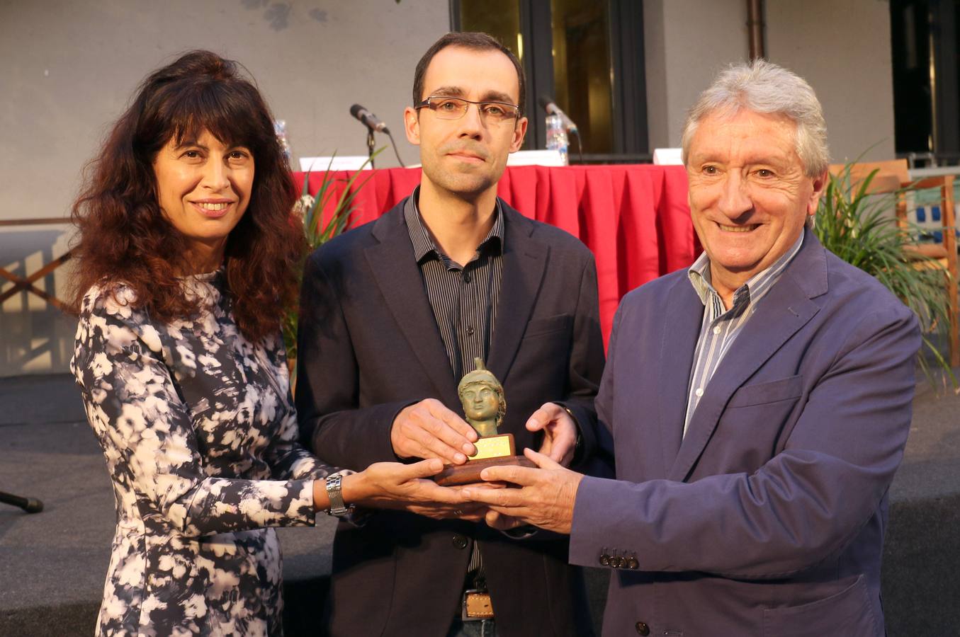 La Casa de Zorrilla acogió la entrega del galardón al escritor madrileño por su novela ‘Los vertebrados’