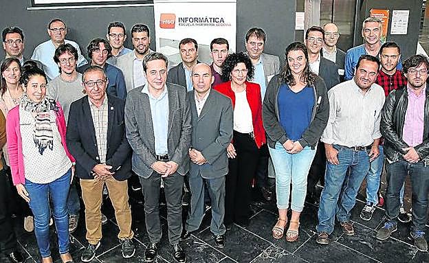 Algunos de los participantes en el Foro de Empresas Conectados, ayer, en el campus María Zambrano. 