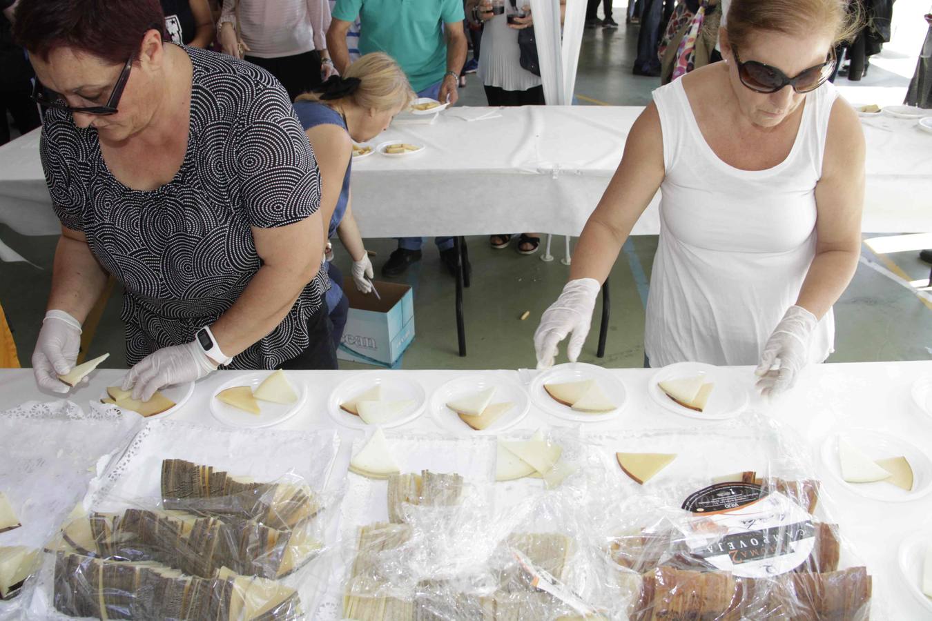 Sardón celebra su X Feria del Queso
