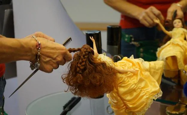 Abre en Valladolid la primera peluquería para muñecas de Europa