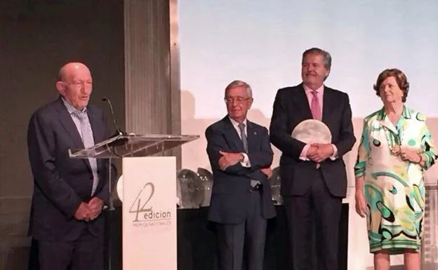 El bodeguero Alejandro Fernández agradeció el premio en su discrurso
