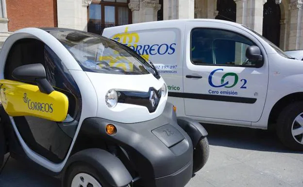 vehículos electricos de reparto de Correos en Valladolid. 
