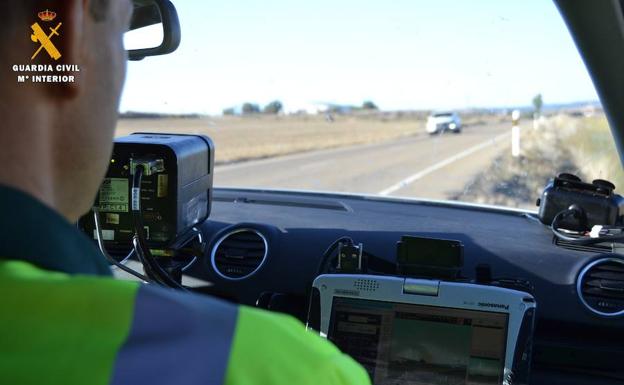 Control de velocidad de la Guardia Civil. 