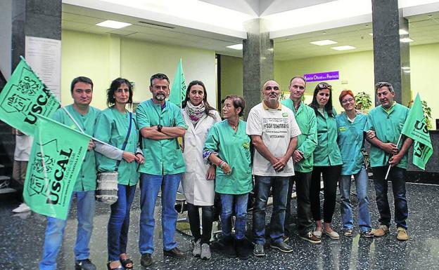 El grupo de trabajadores sanitarios no asistenciales, en la sede de la Diputación Provincial. 