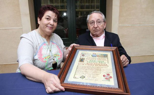 Marciano Cuesta, con la alcaldesa de Segovia, Clara Luquero. 
