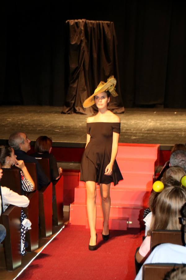 Una gala organizada por la Asociación Palentina con el Pueblo Saharaui que este año ha llegado a su décima edición y que congregó a centenares de palentinos en el Teatro Principal