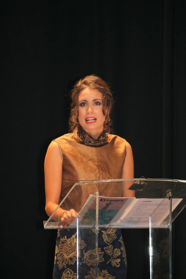 Una gala organizada por la Asociación Palentina con el Pueblo Saharaui que este año ha llegado a su décima edición y que congregó a centenares de palentinos en el Teatro Principal