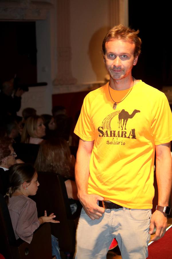 Una gala organizada por la Asociación Palentina con el Pueblo Saharaui que este año ha llegado a su décima edición y que congregó a centenares de palentinos en el Teatro Principal