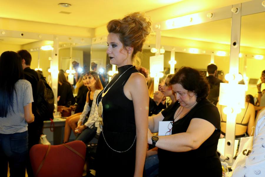 Una gala organizada por la Asociación Palentina con el Pueblo Saharaui que este año ha llegado a su décima edición y que congregó a centenares de palentinos en el Teatro Principal