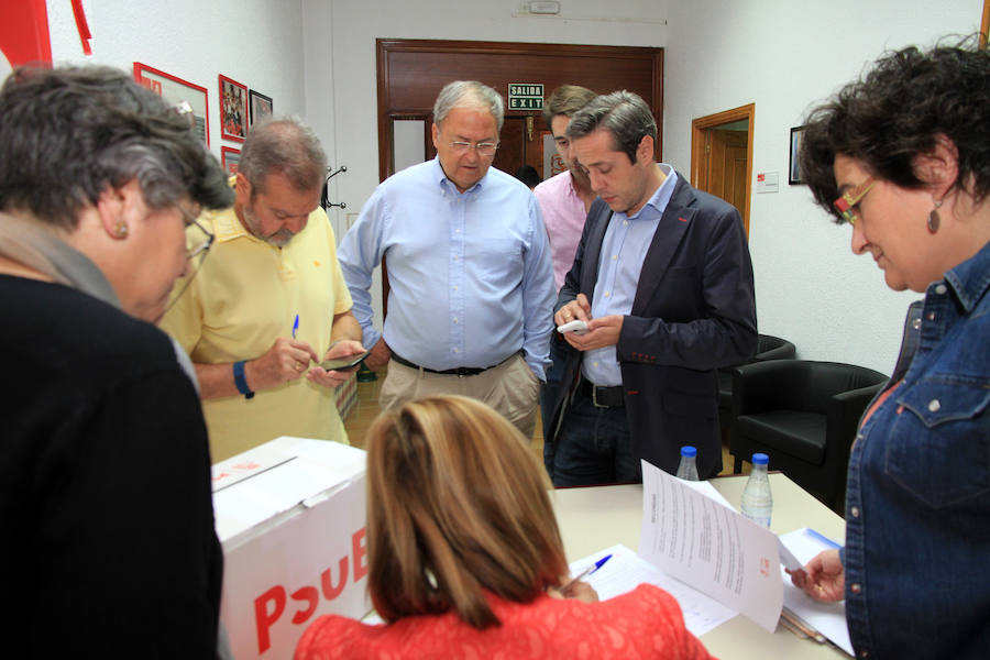 El procurador socialista en las Cortes supera al condejal José Bayón y será el nuevo secretario provincial