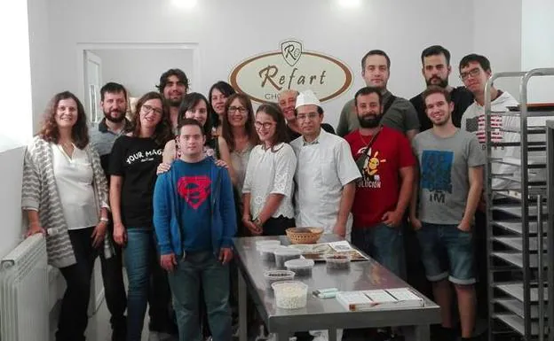 Visita de la Sociedad Gastronómica Seña Bermeja de Zamora a Chocolates Refart.