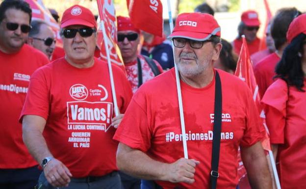 Un pensionista marcha hacia Madrid.