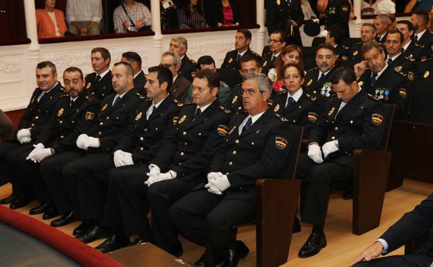 Policías en el acto de celebración de los Ángeles Custodios. 