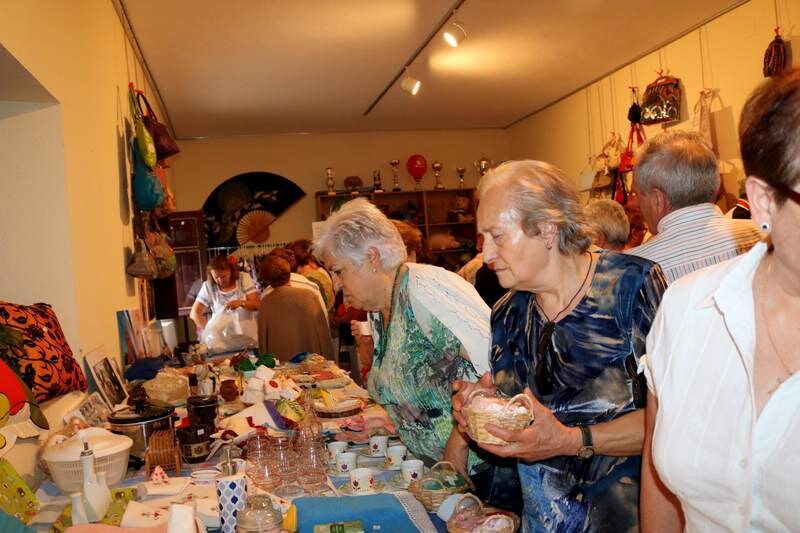 Los palenzolanos se han implicado aportando diversos objetos y textiles para que pudieran ser adquiridos por otros vecinos