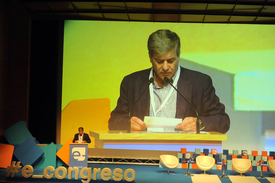 El director general de El Norte de Castilla, Ángel de las Heras, inaugura e congreso.